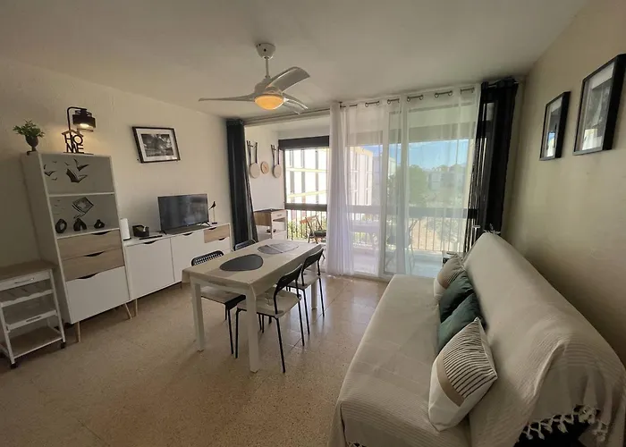T2 Renove, 4 Couchages, Proche Et Port, Balcon, Parking Securise, St-cyprien - Fr-1-106-55
