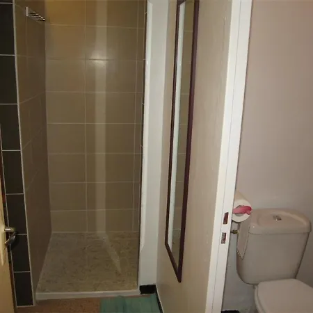 T2 Renove, 4 Couchages, Proche Et Port, Balcon, Parking Securise, St-cyprien - Fr-1-106-55 *