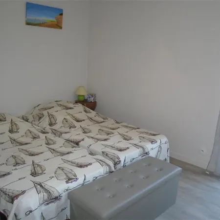 T2 Renove, 4 Couchages, Proche Et Port, Balcon, Parking Securise, St-cyprien - Fr-1-106-55 Apartment
