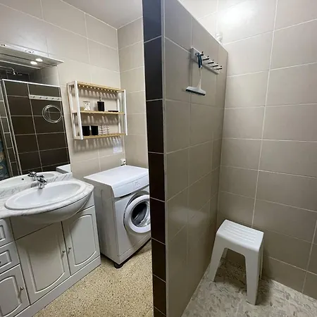 T2 Renove, 4 Couchages, Proche Et Port, Balcon, Parking Securise, St-cyprien - Fr-1-106-55 *