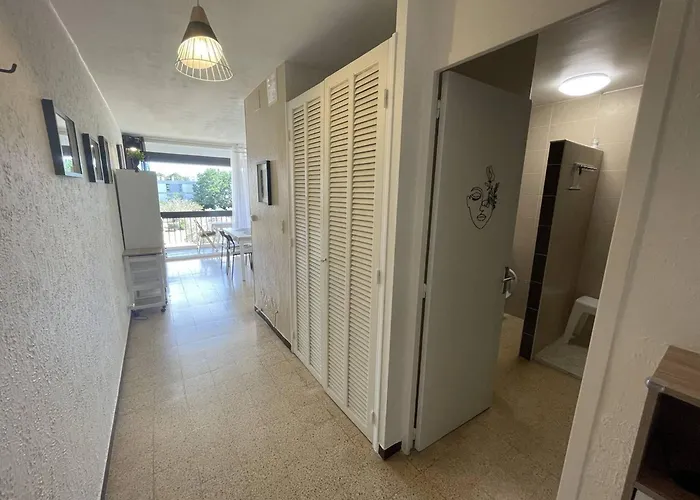 T2 Rénové, 4 Couchages, Proche Et Port, Balcon, Parking Sécurisé, St-cyprien - Fr-1-106-55 Appartement *
